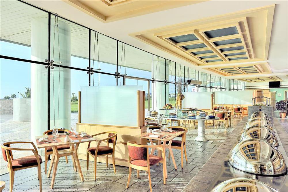 Sheraton Club Des Pins Resort Restaurant foto